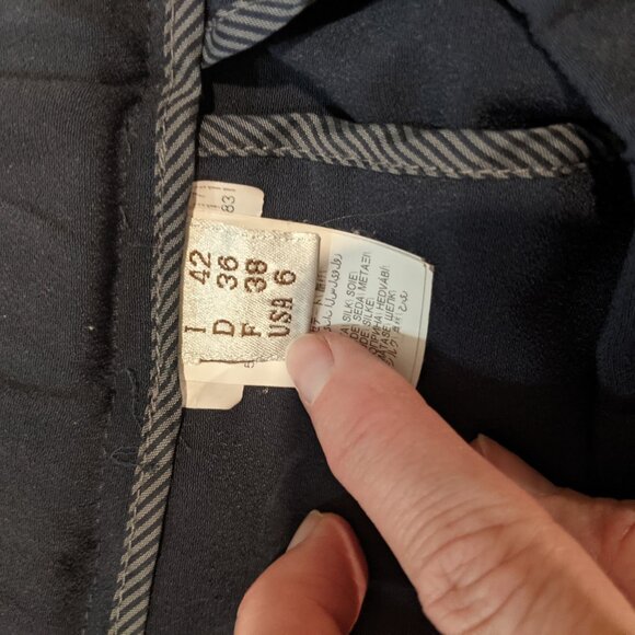 Brunello Cucinelli NWOT navy silk pants- IT size 42 US 6 - Picture 2 of 3